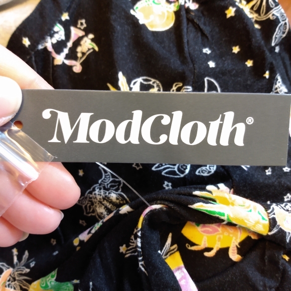 🔴 SALE NWT Modcloth Multicolor Zodiac Sign Print Shirt - Picture 6 of 6